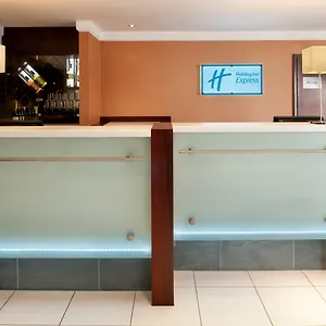holiday-inn-express-leeds-east.yorkshirehotels.net/